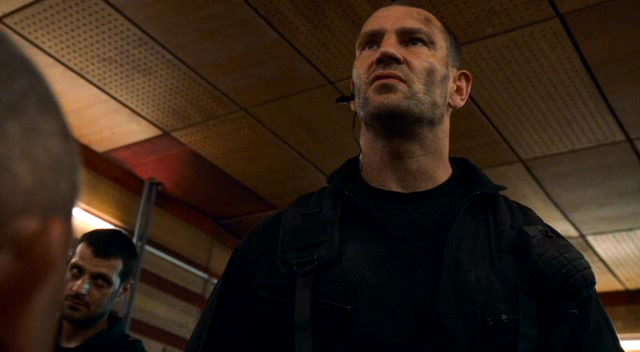 Скачать фильм Опасная гастроль / Command Performance (2009) DVDRip-1 скриншот