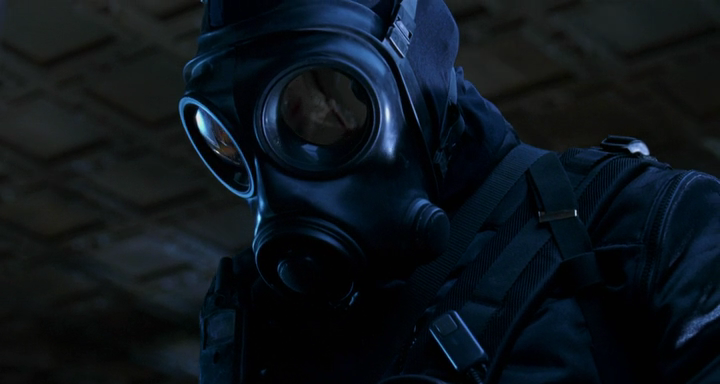 Скачать фильм Обитель зла / Resident Evil (BDRip)-4 скриншот